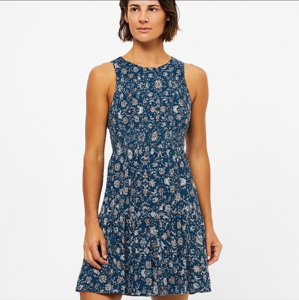 Princess Vera Wang Blue Floral Sleeveless Smocked Fit & Flare Dress Size Small